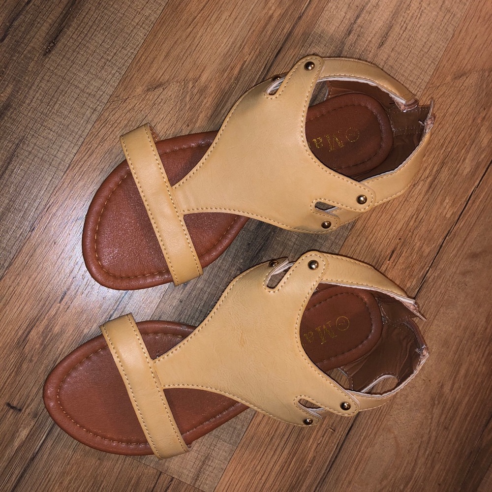 Mata sandals
